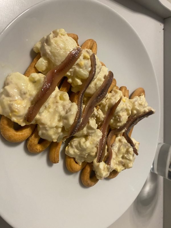 Marineras: Russian salad on a ring-shaped breadstick topped with an anchovy