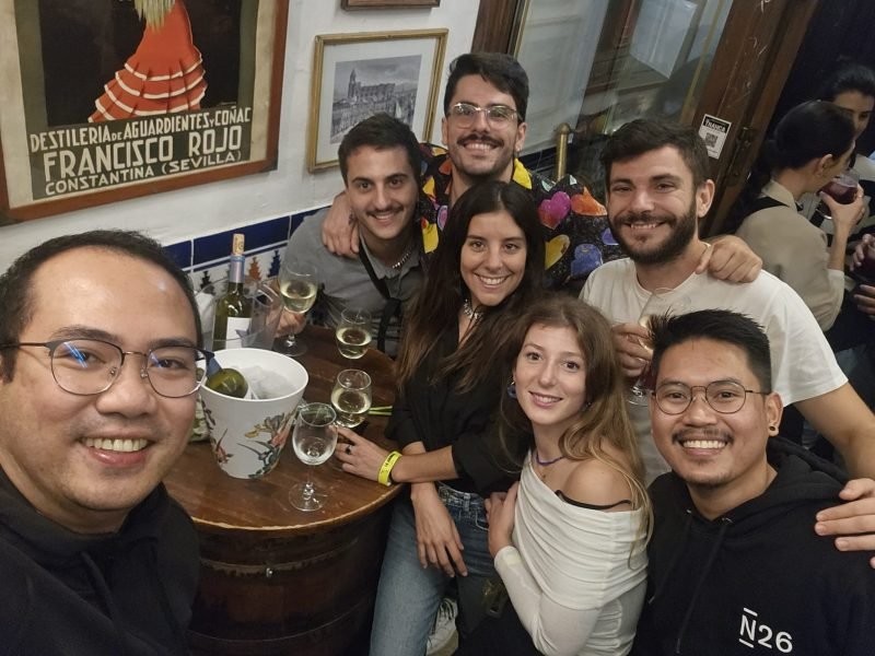 Héctor with a group of students at a tapas bar in Seville