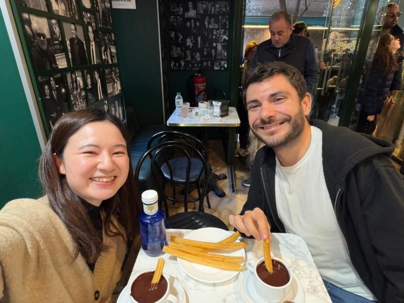 Héctor and a student having churros with chocolate in Madrid