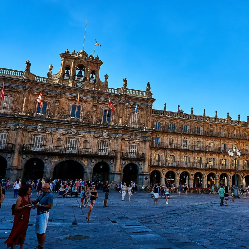 Episode 84 — Capítulo 84 - SALAMANCA con JORGE 🫂 - Audios Reales 🎙️, Fiestas Indecorosas 🥳 y Universidad 👩‍🎓 - C1 C2 - Descubriendo España 18 🇪🇦